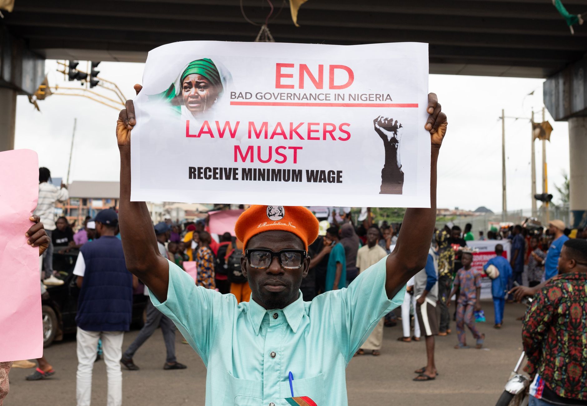 Protestors in Oshun, Nigeria join a rally against governance demanding legislative reforms and fair wages.